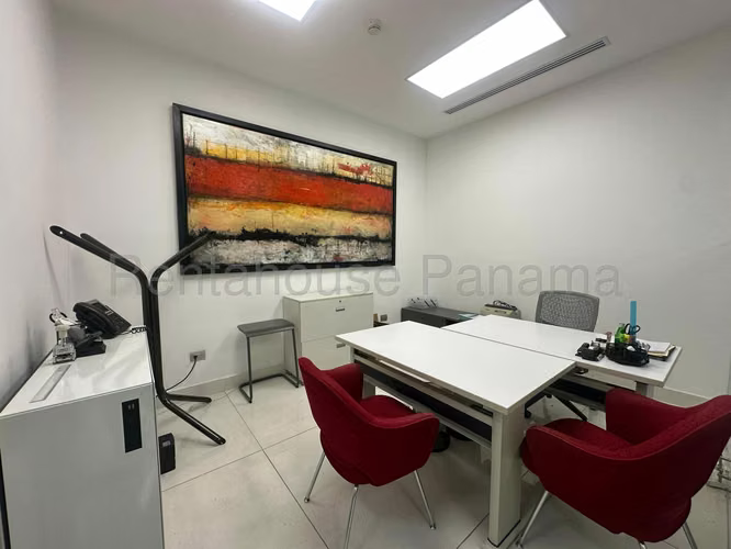 Oficina en Venta en Santa María 27EPP272