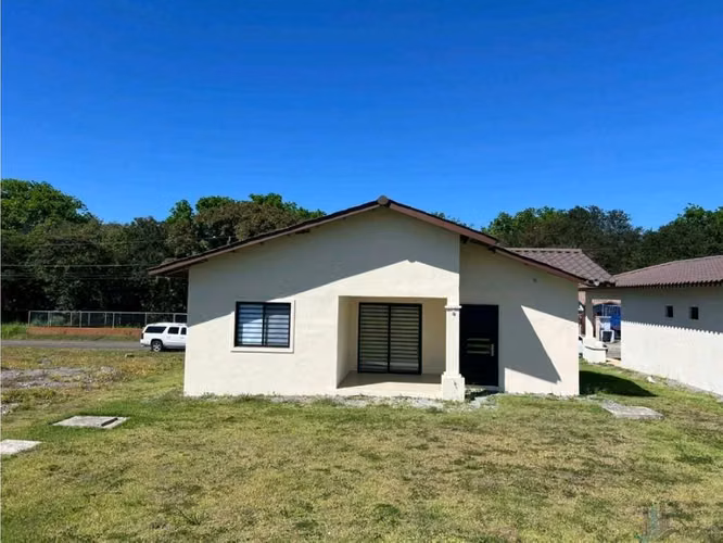 VENTA DE CASA NUEVA ALGARROBOS APLICA A INTERES PREFERENCIAL