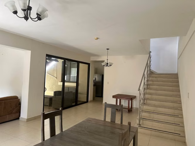 Se vende hermosa casa de 2 plantas en River Valley, Panamá Pacífico