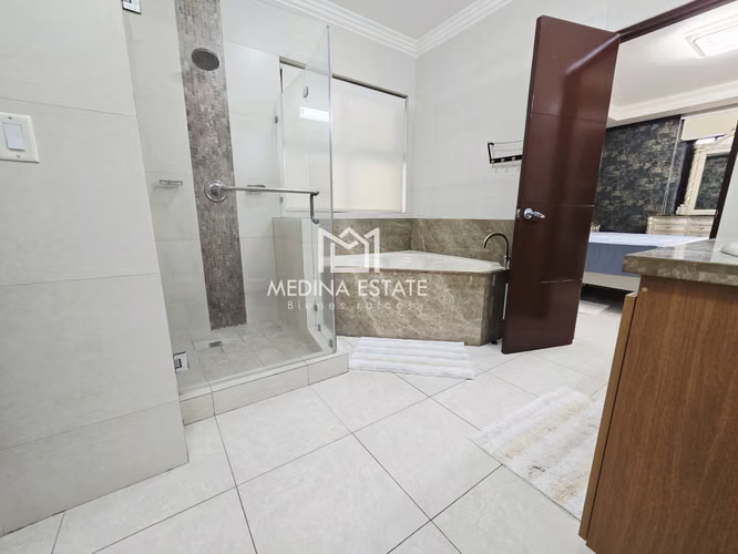 VENDO RESIDENCIA DE ESQUINA EMBASSY CLUB – CLAYTON Magnolia   5 Habitaciones piscina nunca alquilada