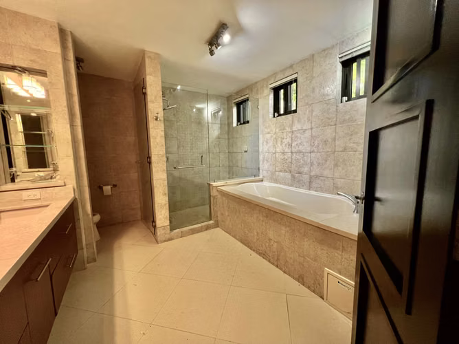 Embassy Club, Alquiler de Apartamento Con Jardín Clayton, Panamá