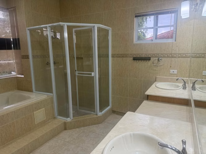 Se Alquila Casa de Lujo con Jacuzzi – Palmeras del Este, Costa del Este
