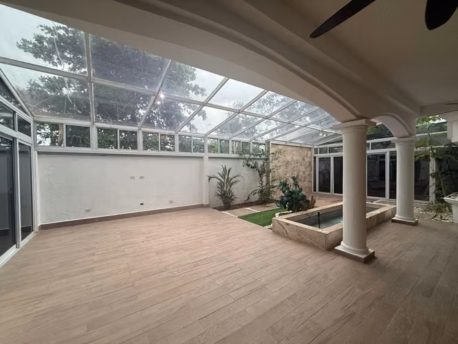 Se Alquila Casa de Lujo con Jacuzzi – Palmeras del Este, Costa del Este