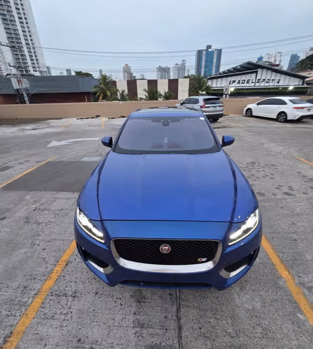 JAGUAR  F- SAPCE- 2017