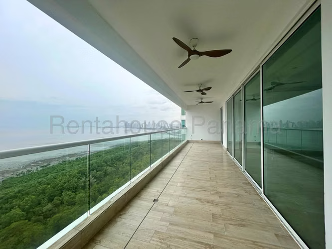 Apartamento frente al Mar: 680 m² en Primera Línea de Costa del Este 26EPP2042