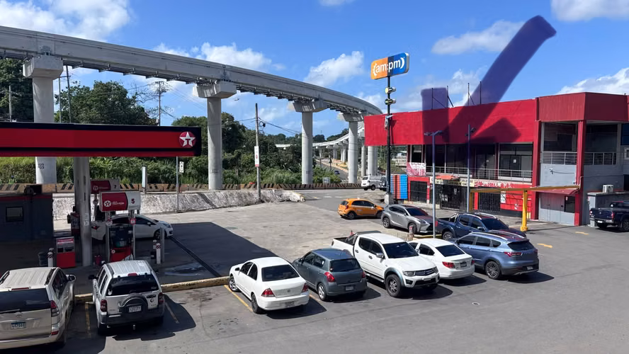 Alquilo amplio local comercial en Arraiján, orilla de calle