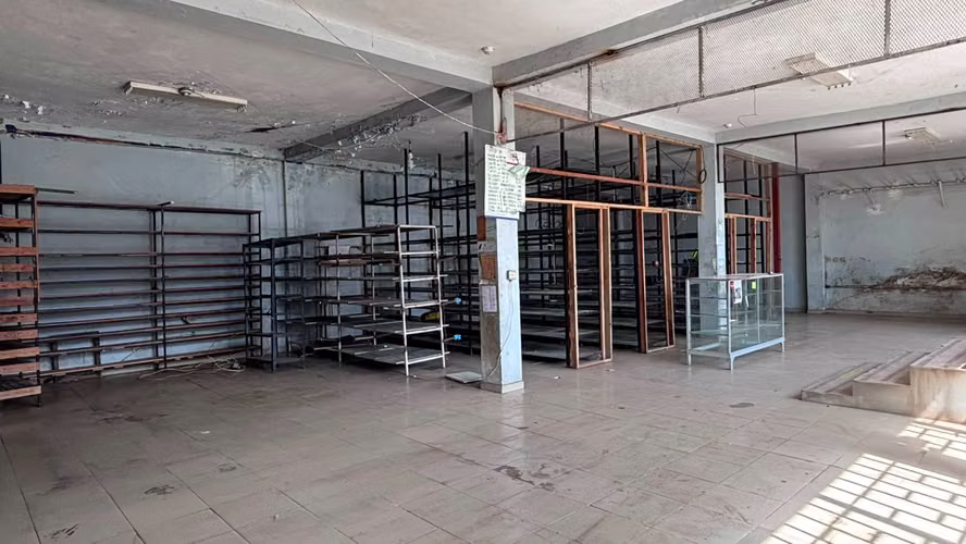 Alquilo amplio local comercial en Arraiján, orilla de calle