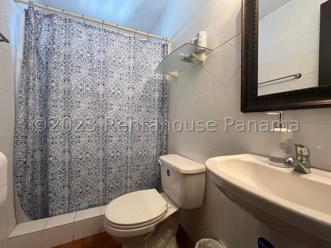 Venta de Hermosa Casa Remodelada en El Hato Pintado 27*92Mfk