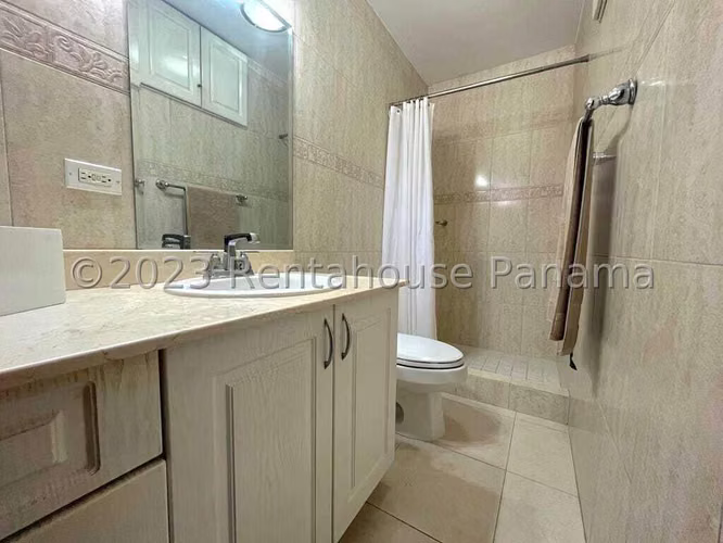 Venta de Hermosa Casa Remodelada en El Hato Pintado 27*92Mfk