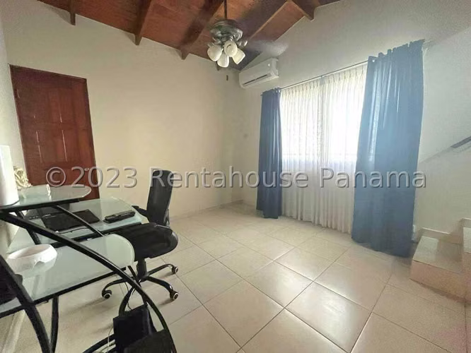Venta de Hermosa Casa Remodelada en El Hato Pintado 27*92Mfk