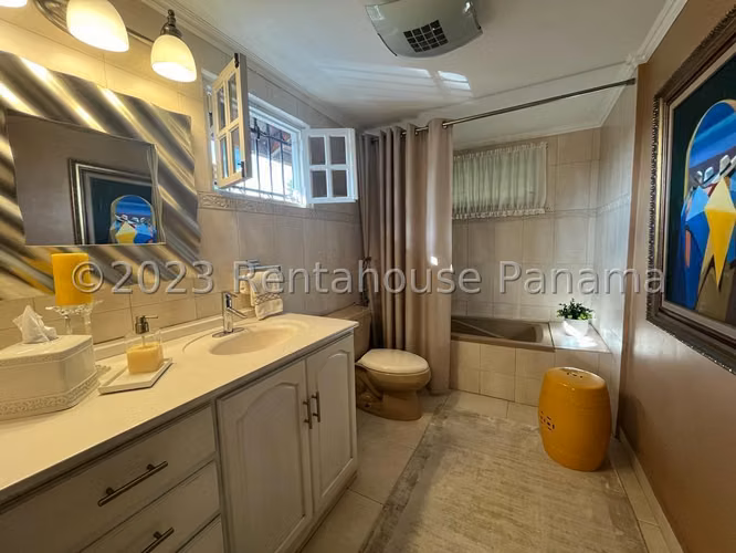 Venta de Hermosa Casa Remodelada en El Hato Pintado 27*92Mfk