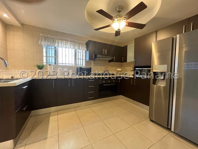 Venta de Hermosa Casa Remodelada en El Hato Pintado 27*92Mfk