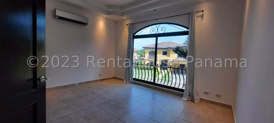 Casa en venta en PH Antigua Costa del Este 24-2842