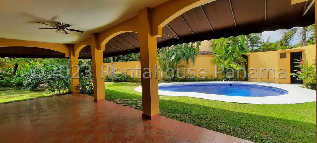 Casa en venta en PH Antigua Costa del Este 24-2842