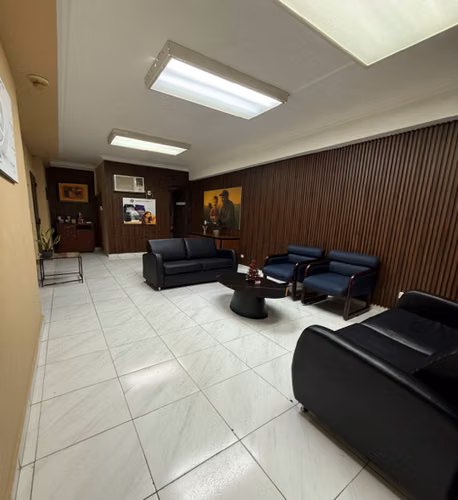 LOCAL COMERCIAL EN VENTA CERCA DE 12 DE OCTUBRE