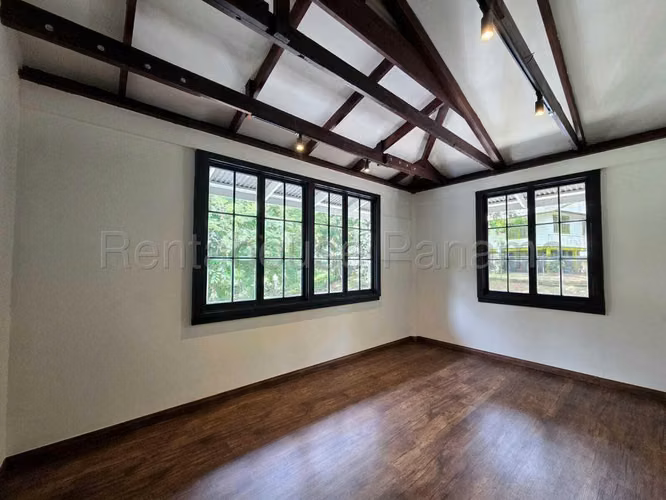 Venta de  Casa Remodelada en Balboa 26*3867Mfk