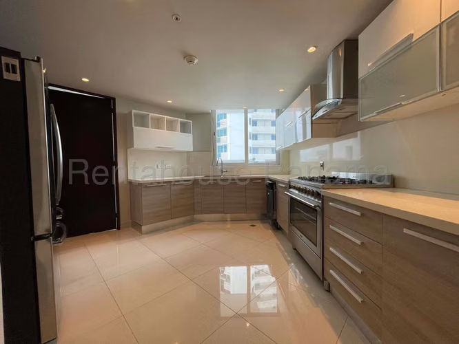 Venta de  Espectacular Apartamento Completamente Amoblado en Costa del Este 26*8975Mfk