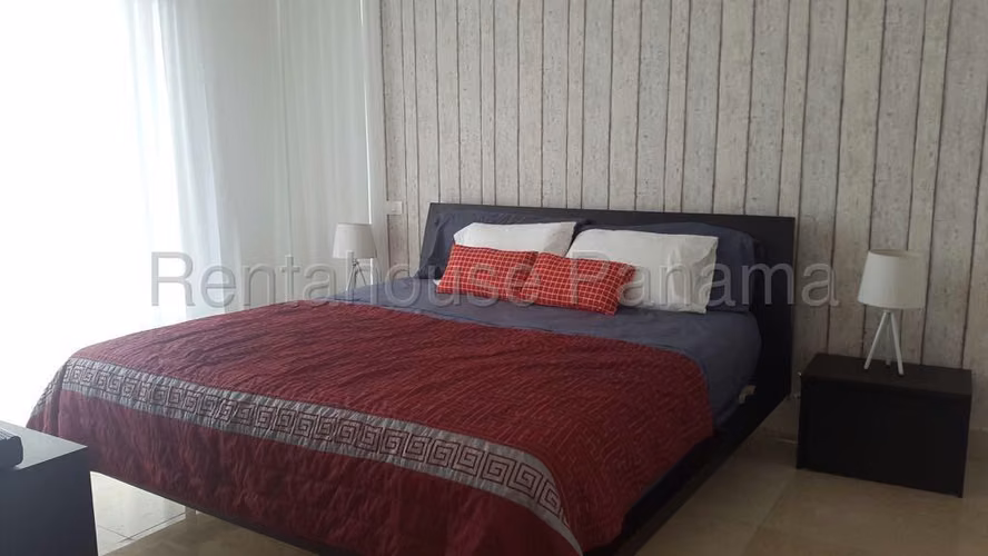Apartamento en alquiler de 155m2 en YOO Ave. Balboa AMD