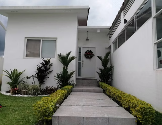 $465,000  VENDO ESPECTACULAR CASA EN ALTOS DE PANAMA DE  250 MTS2 CY