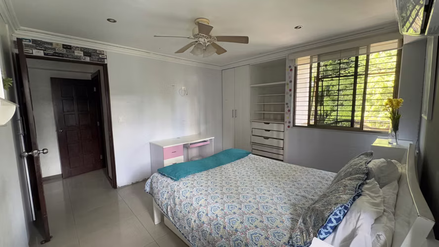 Habitación amplia con A/C | Av. Balboa-Calle 50 | Metro a 7 min I Vista al Tornillo