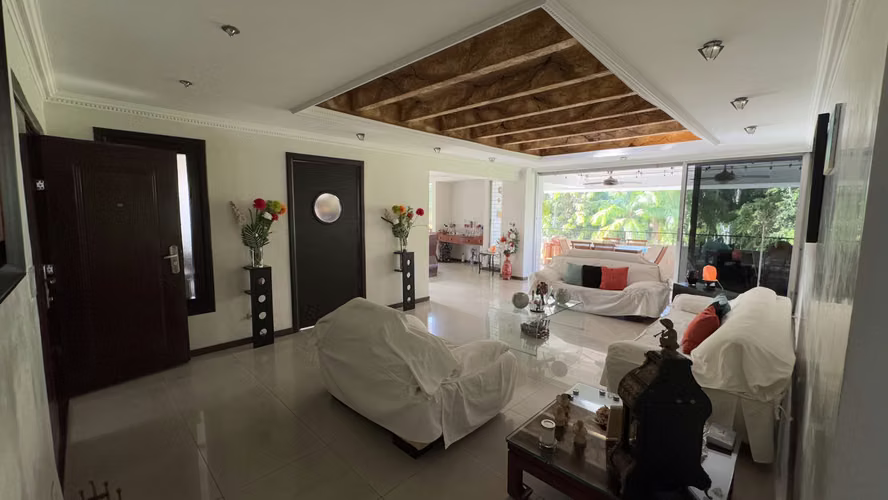 Habitación amplia con A/C | Av. Balboa-Calle 50 | Metro a 7 min I Vista al Tornillo