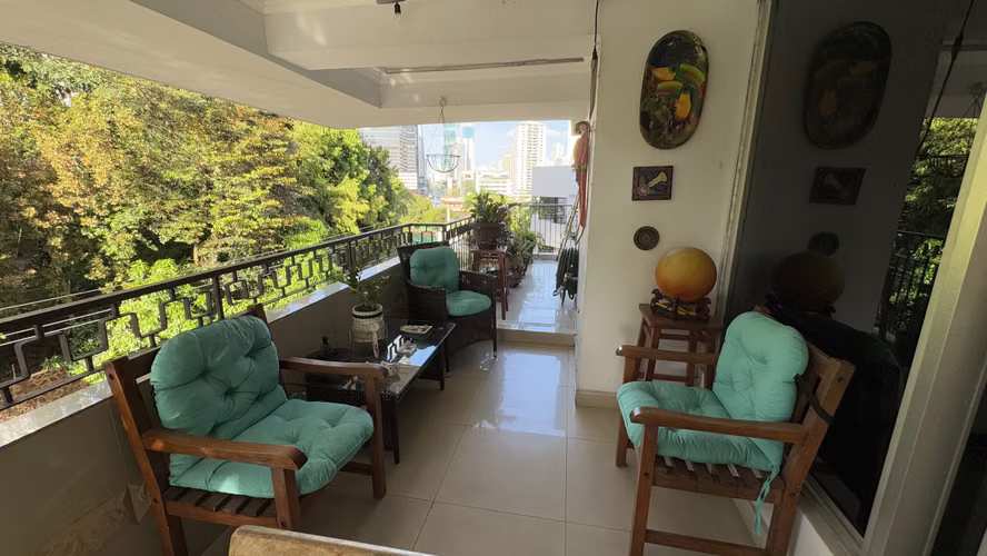 Habitación amplia con A/C | Av. Balboa-Calle 50 | Metro a 7 min I Vista al Tornillo