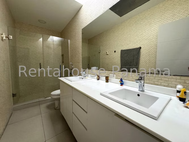 Se Vende Casa en La Alameda LA27-338