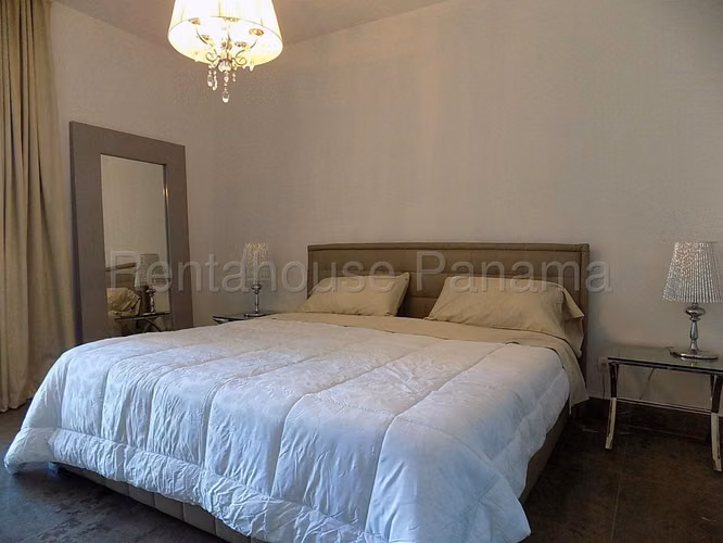 Se Alquila Apartamento en Avenida Balboa MDV27-388