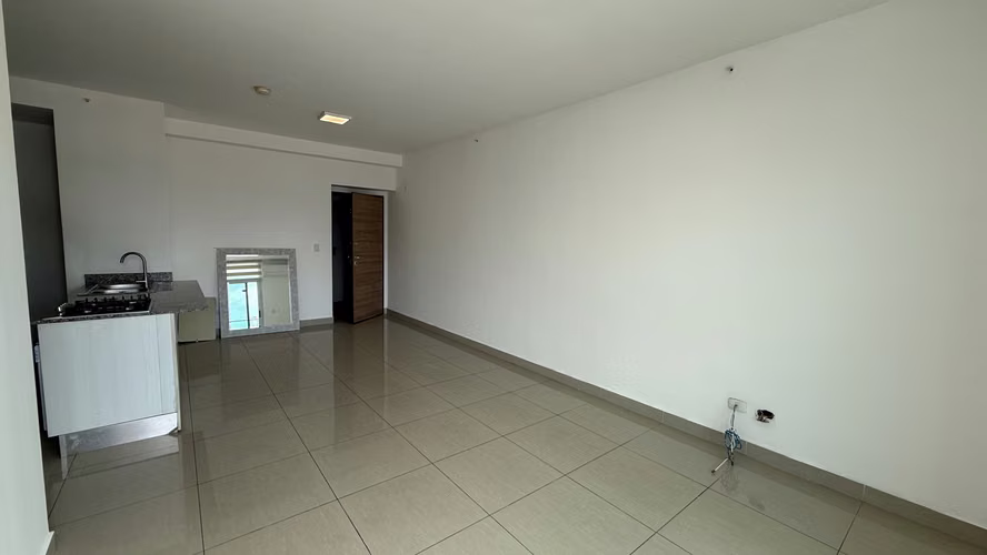 Se Vende Apartamento de 2 recámaras, 2 baños, balcón a pasos del Metro
