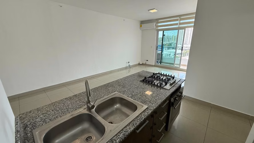 Se Vende Apartamento de 2 recámaras, 2 baños, balcón a pasos del Metro