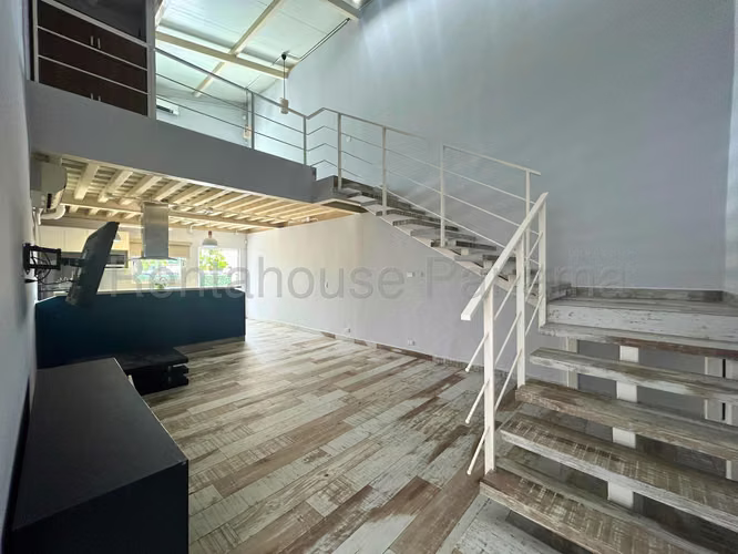 ALQUILER DE CASA EN CASA COMERCIAL COCO DEL MAR HQ