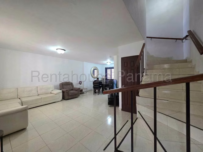 VENTA DE CASA EN QUINTAS DEL LAGO LAS CUMBRES HQ