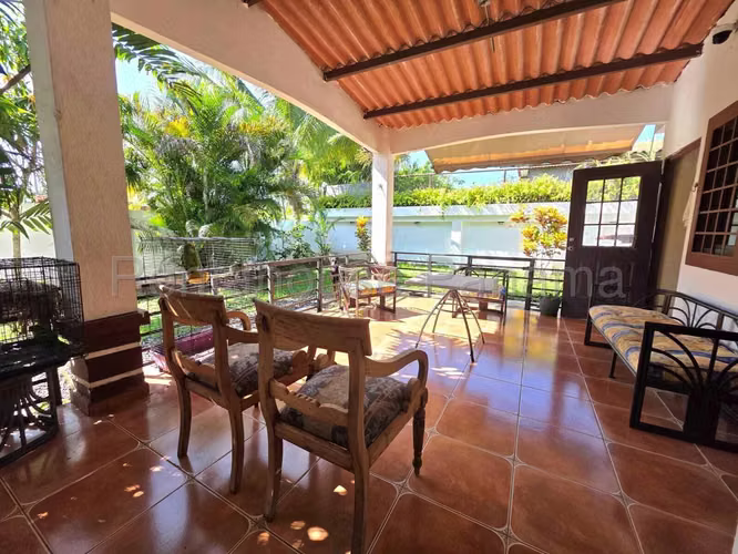 VENTA DE CASA EN QUINTAS DEL LAGO LAS CUMBRES HQ