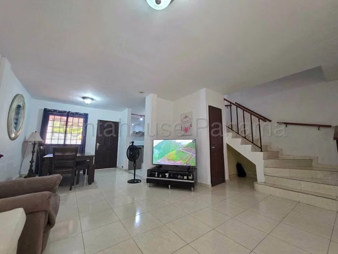 VENTA DE CASA EN QUINTAS DEL LAGO LAS CUMBRES HQ