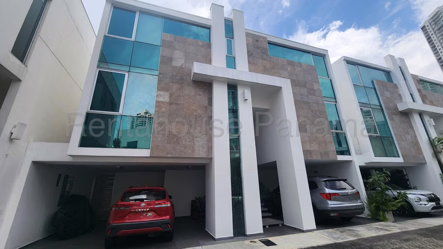 VENTA DE CASA EN  ALTOS DEL GOLF HQ
