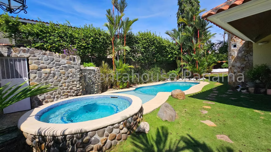 VENTA DE CASA EN  ALTOS DEL GOLF HQ