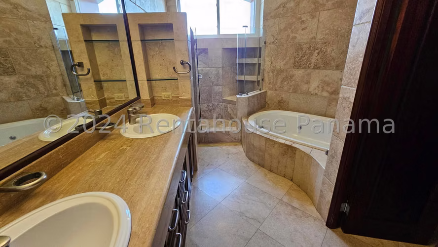 VENTA DE CASA EN  ALTOS DEL GOLF HQ