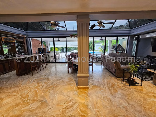 VENTA DE CASA EN  ALTOS DEL GOLF HQ