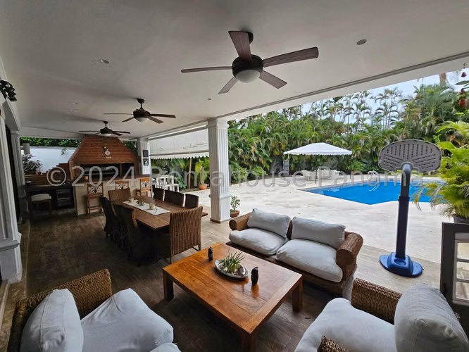 VENTA DE CASA EN  ALTOS DEL GOLF HQ