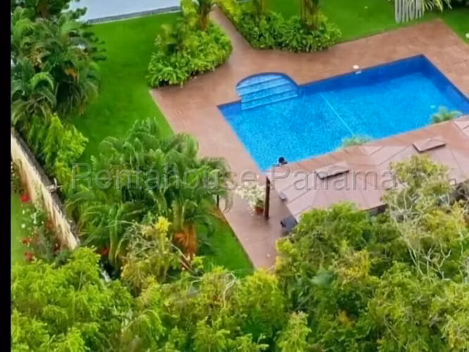 VENTA DE CASA EN  ALTOS DEL GOLF HQ