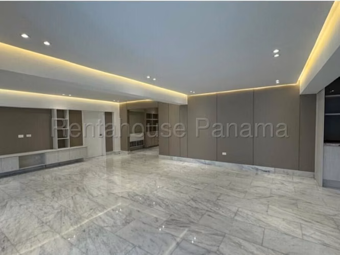 VENTA DE CASA EN  ALTOS DEL GOLF HQ