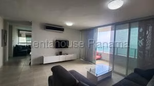 Alquiler de Apartamento con 142m2 en San Francisco PH Terrasol 27-369SR