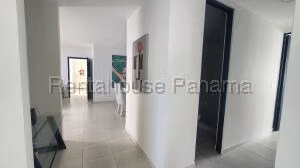 Alquiler de Apartamento con 142m2 en San Francisco PH Terrasol 27-369SR