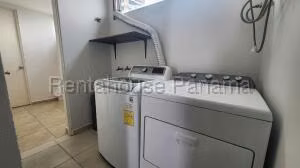 Alquiler de Apartamento con 142m2 en San Francisco PH Terrasol 27-369SR
