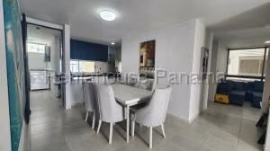 Alquiler de Apartamento con 142m2 en San Francisco PH Terrasol 27-369SR