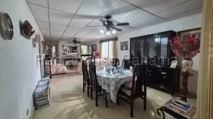 Venta de Casa con 348m2 en Villa de las Fuentes 27-334SR