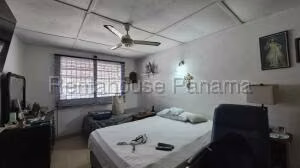 Venta de Casa con 348m2 en Villa de las Fuentes 27-334SR