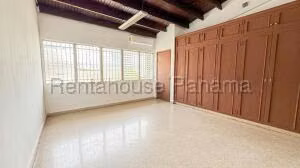 Venta de Casa con 354m2 en La Alameda 27-332SR