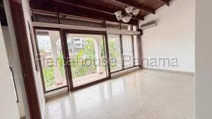 Venta de Casa con 354m2 en La Alameda 27-332SR