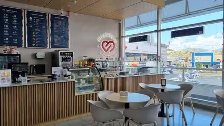 Negocio en Venta Cafetería/Heladería/Postres Full equipada – Operativa en 28.000$ VL